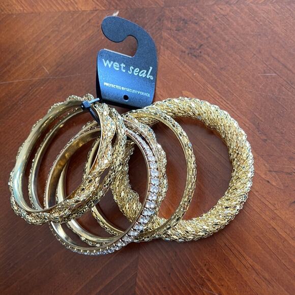 Wet Seal Set of 6 Goldtone Bangles NWT Fun Fashion Boho Festival - Picture 3 of 4